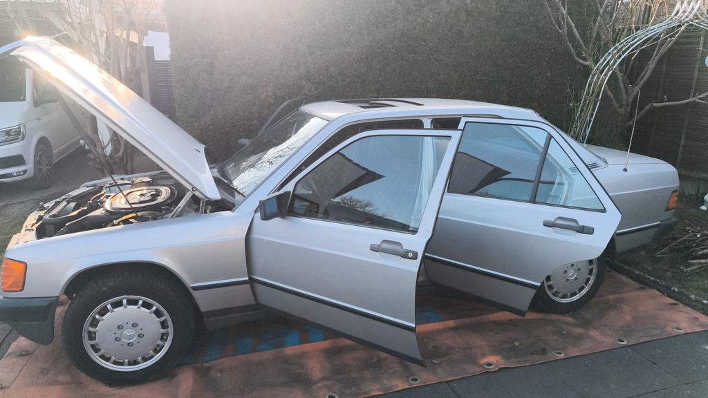 Mercedes-Benz 190 126.500 km 4.999 &euro; Hochdorf 73269