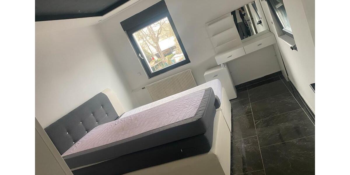 Einfamilienhaus Nürtingen - 6 Zimmer, 250 m&sup2;, 2.300&euro; | Angebot:25047803