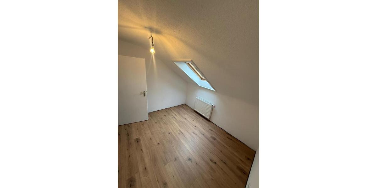 Dachgeschoßwohnung Ludwigsburg Eglosheim - 3 Zimmer, 47 m&sup2;, 890&euro; | Angebot:26234301