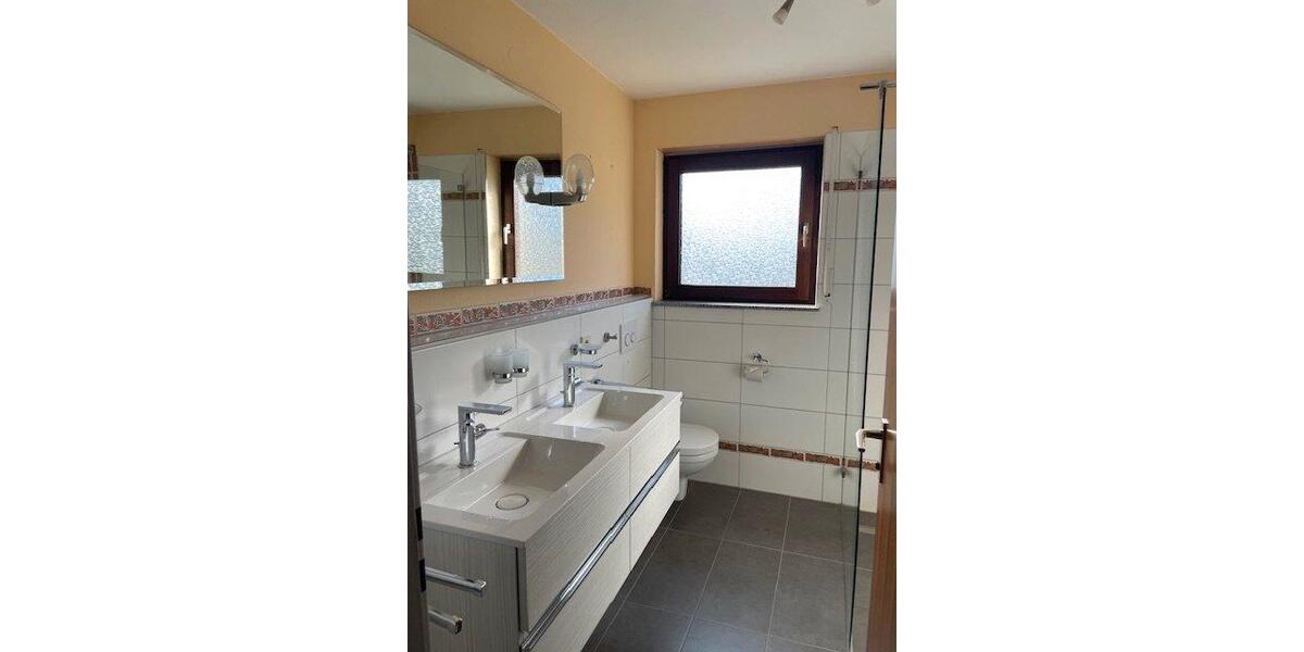 Etagenwohnung Oberboihingen - 6 Zimmer, 125 m&sup2;, 1.500&euro; | Angebot:26346927