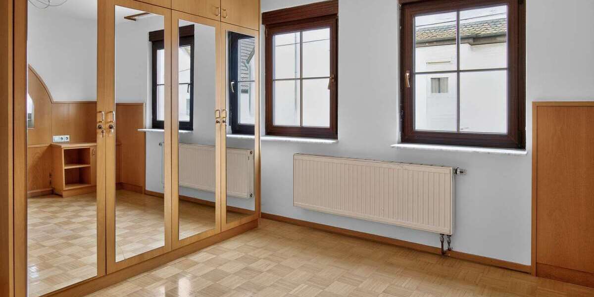 Freistehendes 3-Familienhaus in Stuttgart-Zuffenhausen - Mehrfamilienhaus, Wohnhaus Stuttgart Zuffenhausen | Angebot:25201617