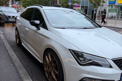 Seat Leon 106.000 km 21.700 € Stuttgart 70499