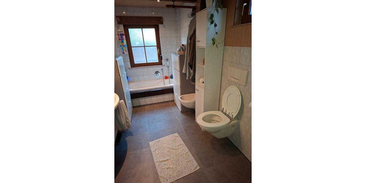 Etagenwohnung Schönaich - 6 Zimmer, 140 m&sup2;, 1.900&euro; | Angebot:26699186