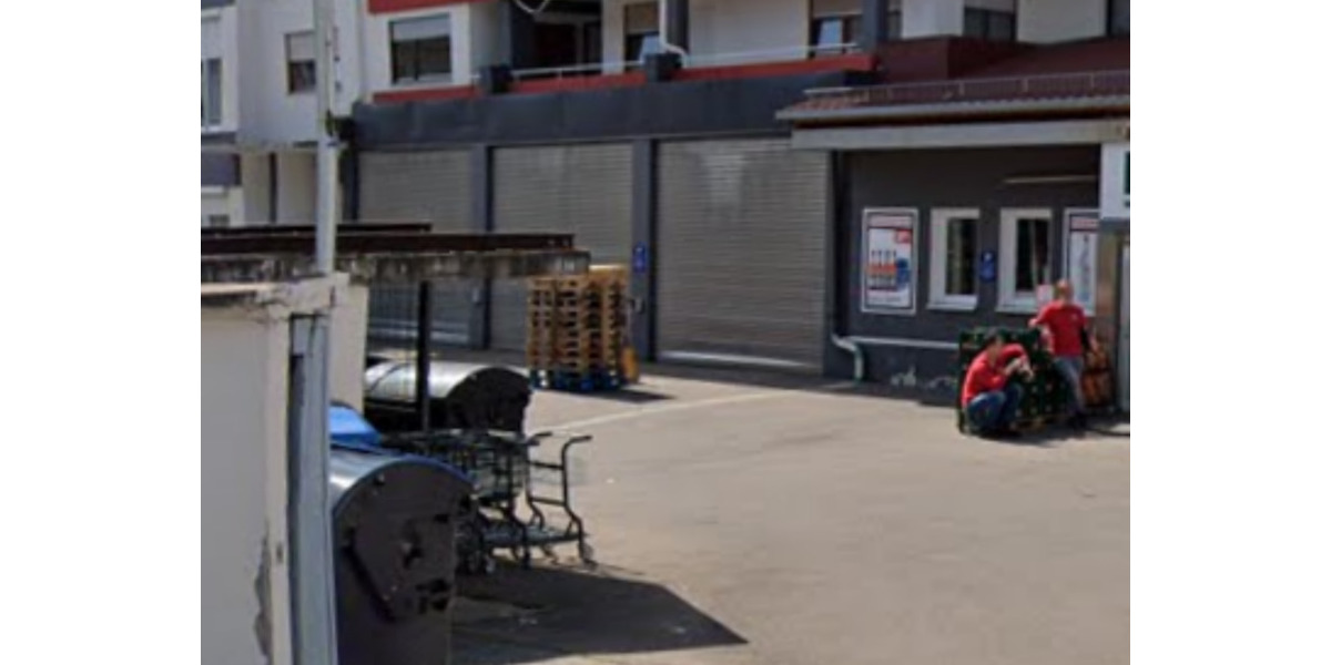 Sofort frei! Lagerfläche mit Rolltor in Esslingen zu vermieten! zimmer