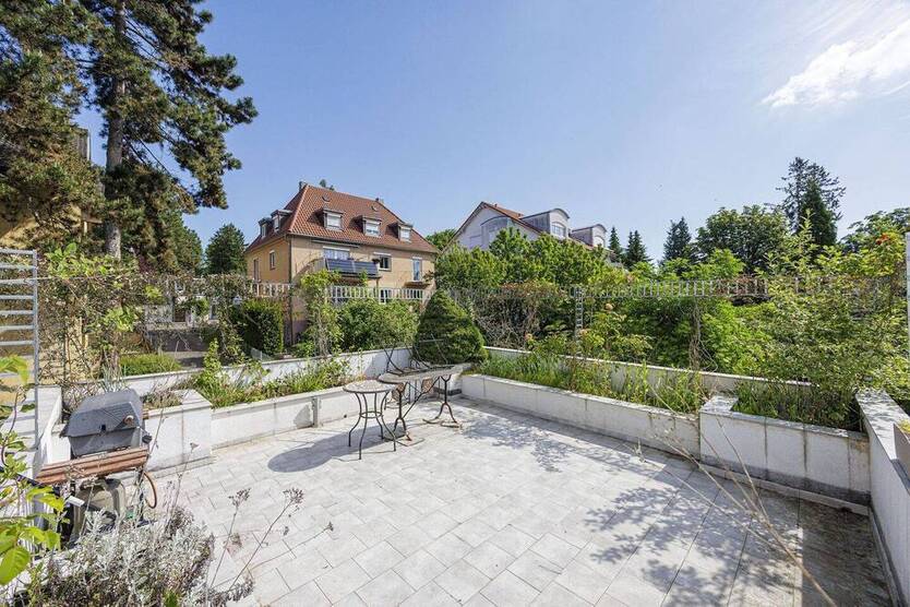 WEITBLICK: Leerstehendes 4-Familienhaus!