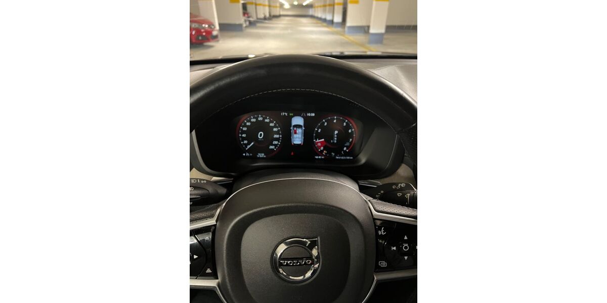 Volvo XC60 72.155 km 29.800 &euro; Stuttgart 70376