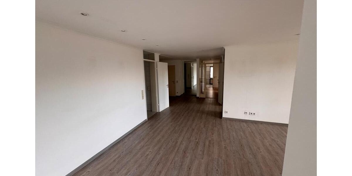 Erdgeschoßwohnung Esslingen am Neckar Hegensberg - 4.5 Zimmer, 109 m&sup2;, 1.300&euro; | Angebot:26311596