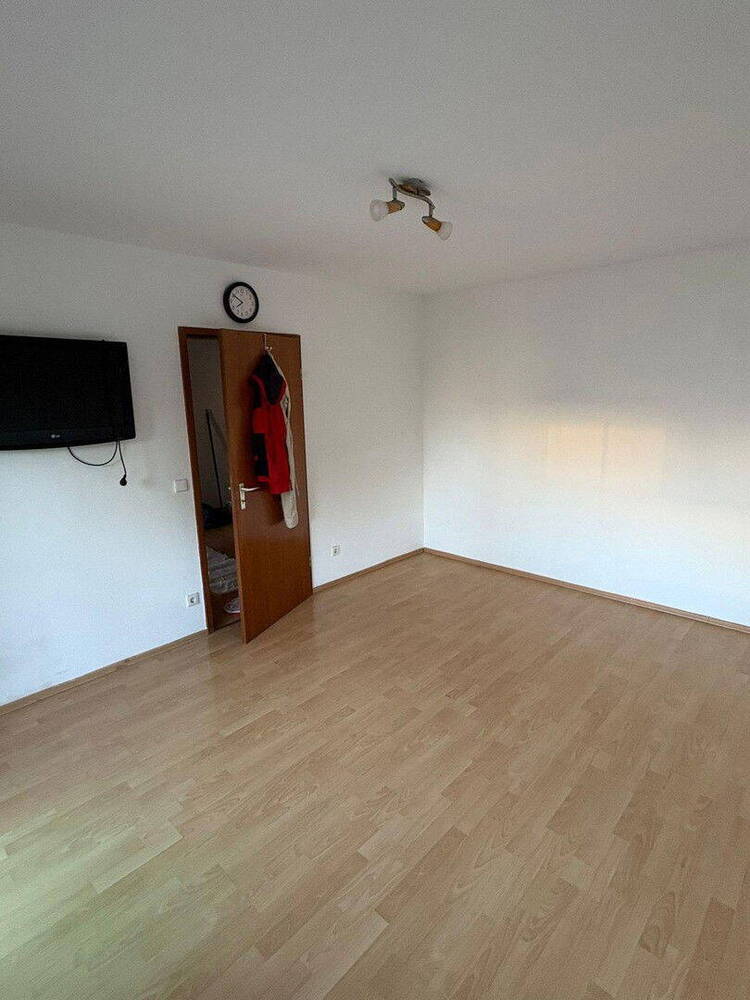 Moderne 3-Zimmer-Wohnung mit neuer Einbauküche, zwei Balkonen und Stellplatz - Top-Lage