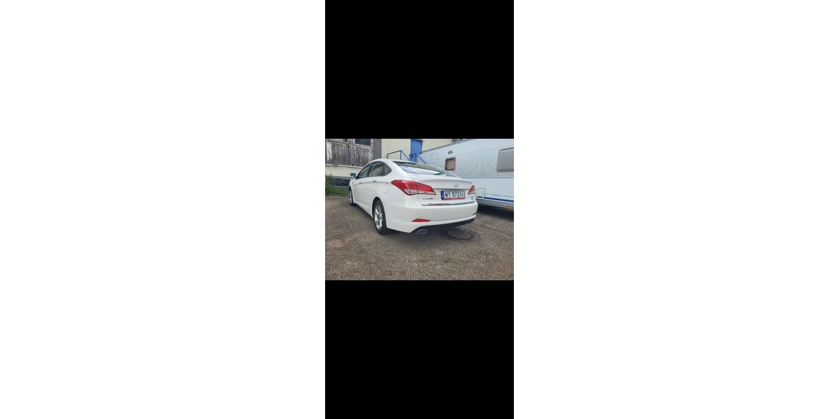 Hyundai i40 162.000 km 5.200 € Stuttgart 70173