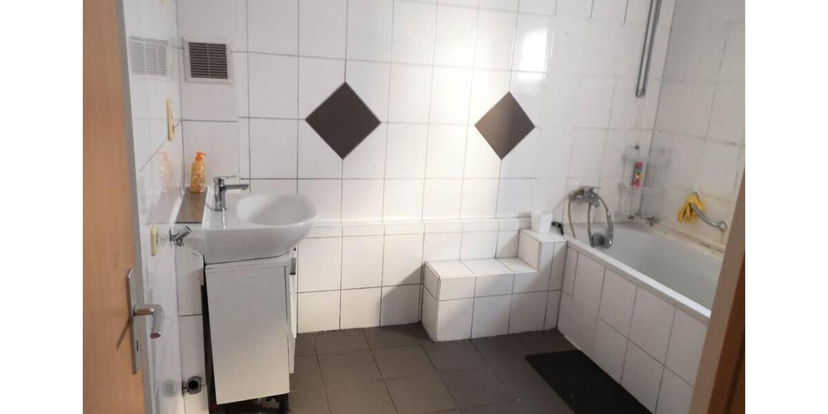 Etagenwohnung Stuttgart Zuffenhausen - 3.5 Zimmer, 90 m&sup2;, 1.050&euro; | Angebot:26136018