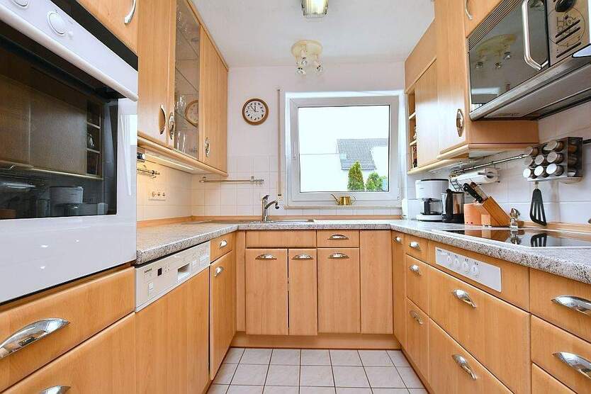 Sonnige, stilvoll möblierte Wohnung mit Balkon in Korntal 2 zimmer