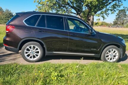 BMW X5 103.000 km 25.800 € Stuttgart 70188