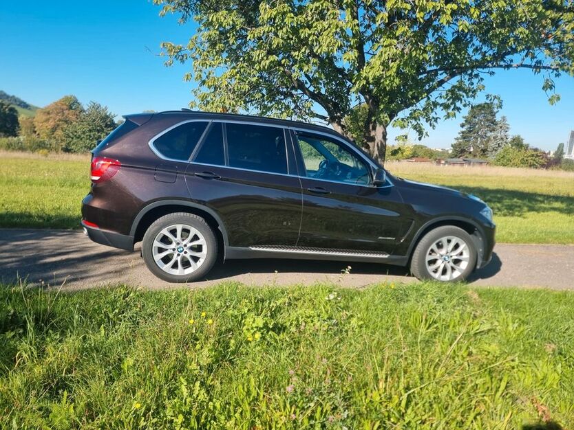 BMW X5 103.000 km 25.800 € Stuttgart 70188