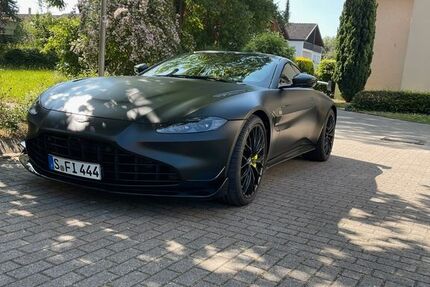 Aston Martin V8 Vantage 9.900 km 149.000 € Leonberg 71229