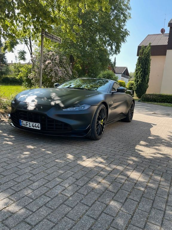 Aston Martin V8 Vantage 9.900 km 149.000 € Leonberg 71229