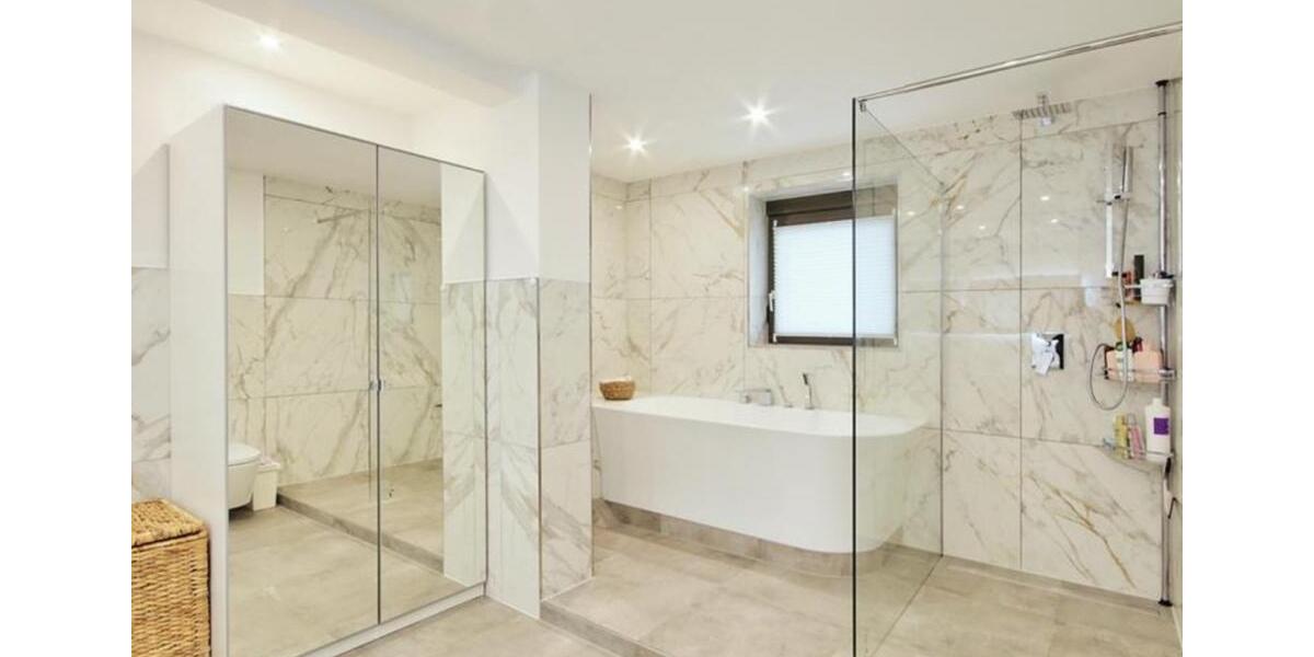 Stilvoll sanierte, vollmöblierte freistehende Stadtvilla+ Garten 8.5 zimmer