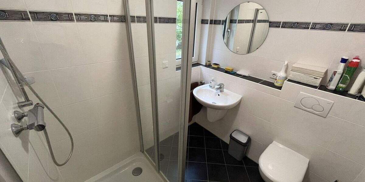 Freistehendes Einfamilienhaus mit Wellnessbereich, Einliegerwohnung und Doppelgarage in Kornwestheim 8 zimmer