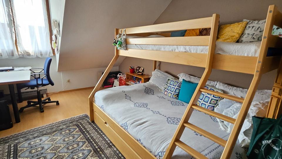 Helle, attraktive 3,5 Zimmer-Dachgeschoßwohnung mit Terrasse