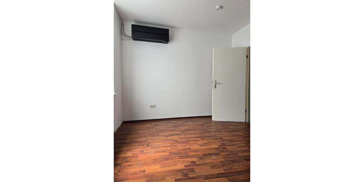 Erdgeschoßwohnung Stuttgart Bad Cannstatt - 7 Zimmer, 160 m&sup2;, 550.000&euro; | Angebot:27256457