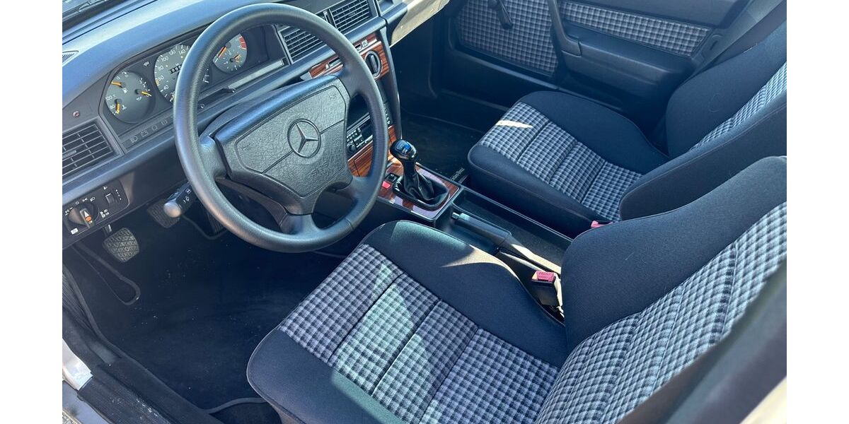 Mercedes-Benz 190 60.500 km 13.900 &euro; Schlaitdorf 72667
