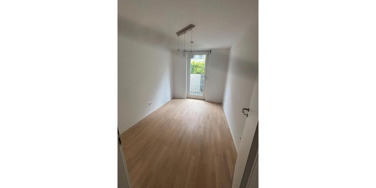 Erdgeschoßwohnung Böblingen - 3 Zimmer, 90 m&sup2;, 1.400&euro; | Angebot:26639169