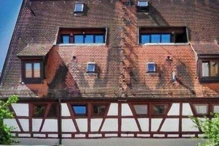 Helle 3,5 Zimmer-Wohnung in einem bezaubernden Fachwerkhaus mit Balkon und Stellplatz in Leonberg 3 zimmer