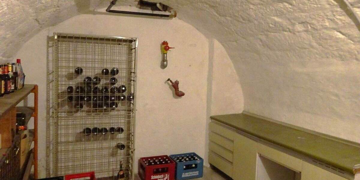 Einfamilienhaus Esslingen am Neckar (Oberesslingen) Oberesslingen - 8 Zimmer, 183 m&sup2;, 639.000&euro; | Angebot:25144407