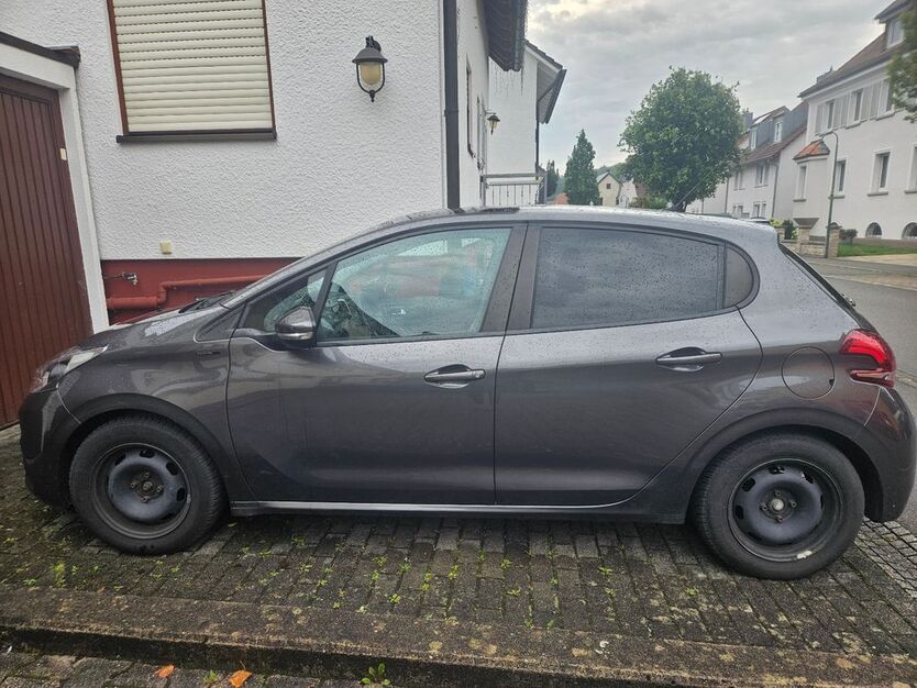 Peugeot 208 33.800 km 16.500 € Frickenhausen 72636