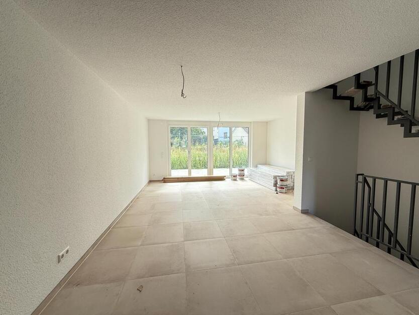 Energiesparwunder trifft Familienidylle – Reihenhaus (A+) in Steinenbronn
