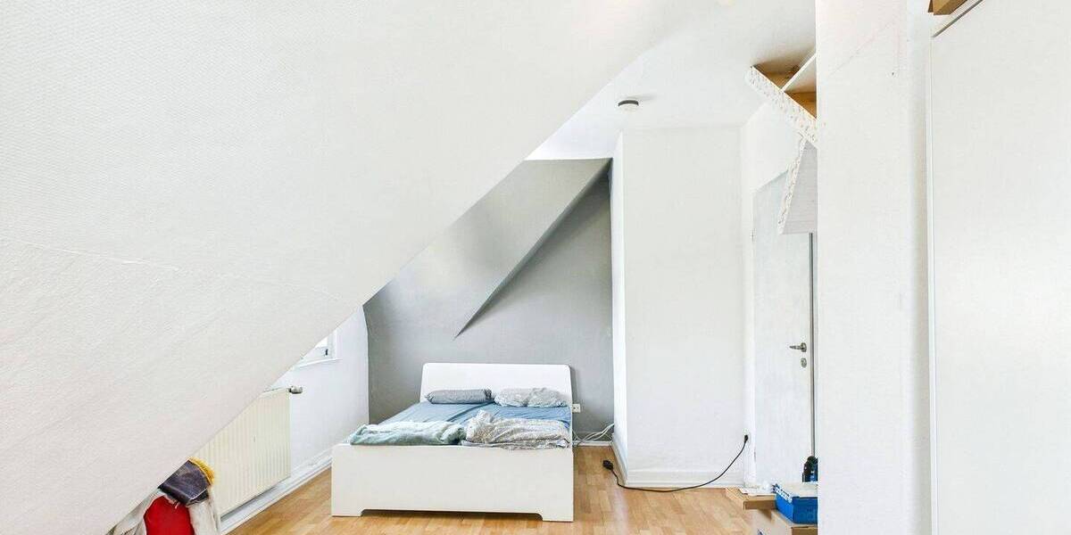 Mehrfamilienhaus, Wohnhaus Stuttgart Zuffenhausen - 8 Zimmer, 176 m&sup2;, 547.000&euro; | Angebot:26684039