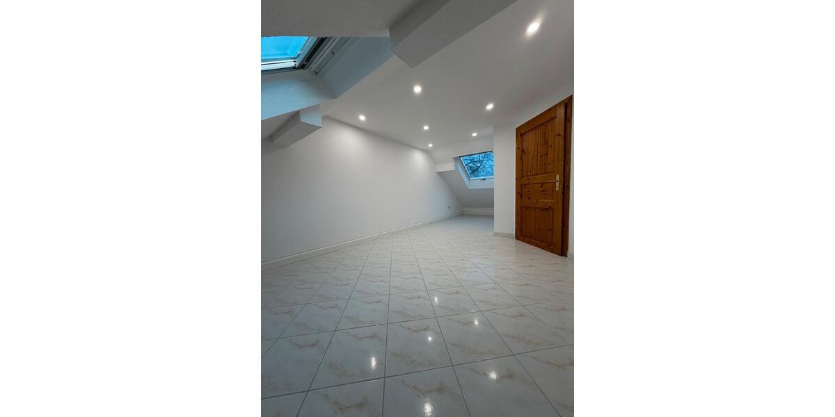 Reihenhaus Stuttgart Stuttgart-West - 8 Zimmer, 197 m&sup2;, 3.100&euro; | Angebot:24574194