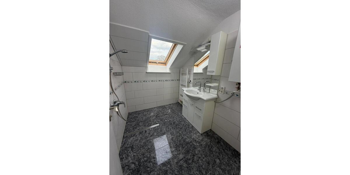 Dachgeschoßwohnung Ludwigsburg Eglosheim - 3 Zimmer, 48 m&sup2;, 890&euro; | Angebot:26574199