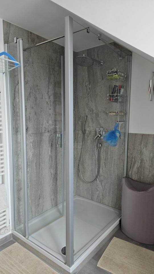 Helle, attraktive 3,5 Zimmer-Dachgeschoßwohnung mit Terrasse