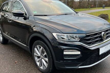 VW T-Roc 140.970 km 17.999 € Stuttgart 70469