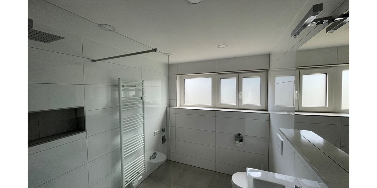 Freistehendes 2-Familienhaus - ideal für Familien oder Handwerker in Remseck-Hochberg 6 zimmer