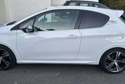 Peugeot 208 89.000 km 11.700 &euro; Waiblingen 71336
