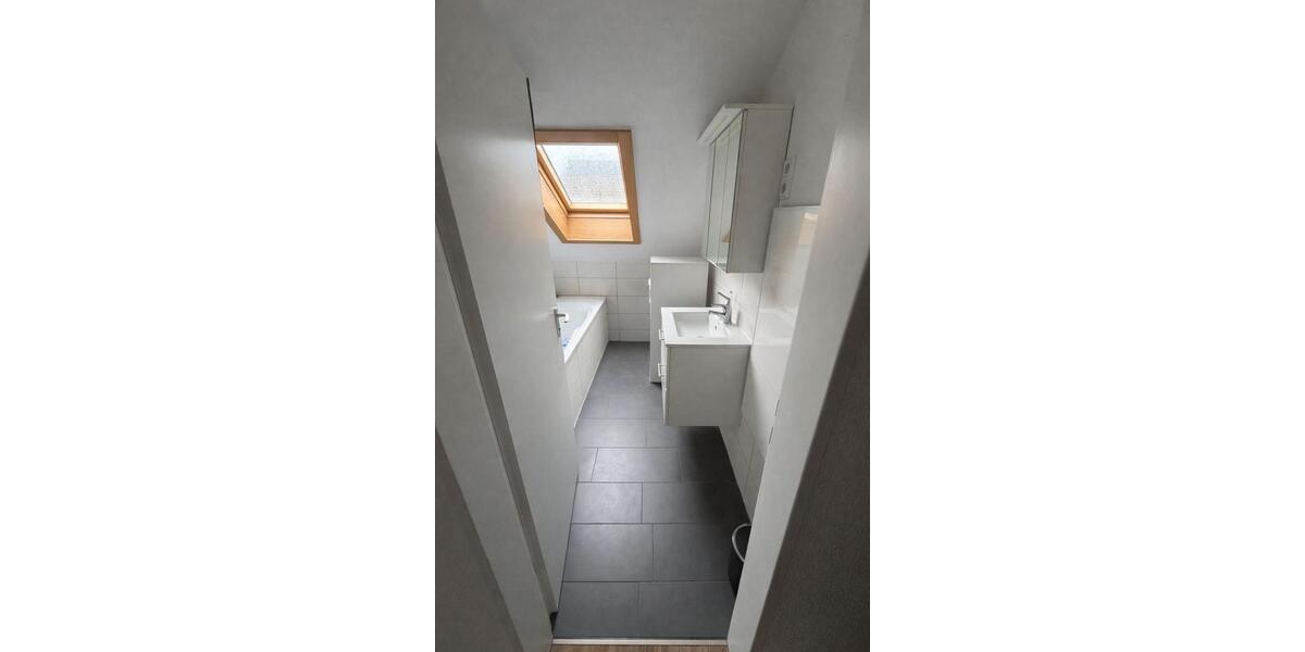 Dachgeschoßwohnung Nürtingen - 3 Zimmer, 70 m&sup2;, 275.000&euro; | Angebot:24605428