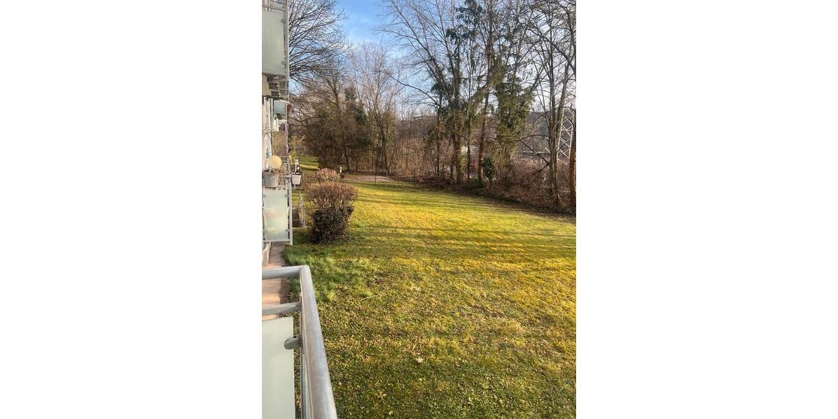 Sanierte 2-Zimmer-Wohnung mit Balkon ins Grüne in Neckarweihingen 2 zimmer