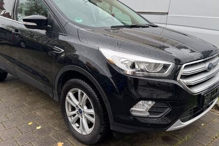 Ford Kuga 69.500 km 14.900 € Fellbach 70736