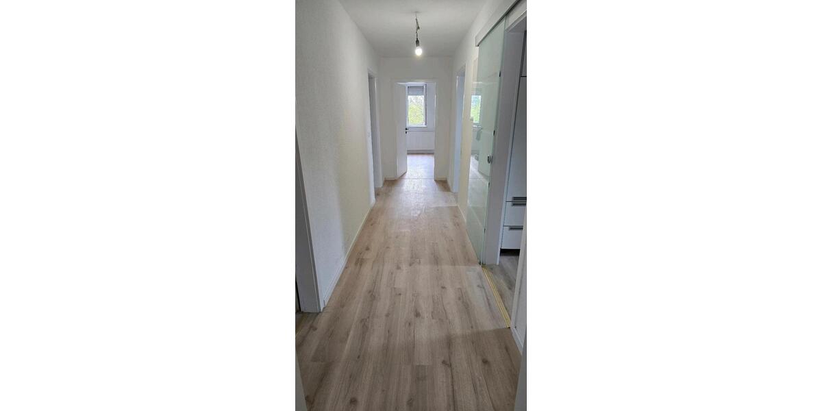 Dachgeschoßwohnung Ludwigsburg Oßweil - 4 Zimmer, 110 m&sup2;, 1.400&euro; | Angebot:26342825