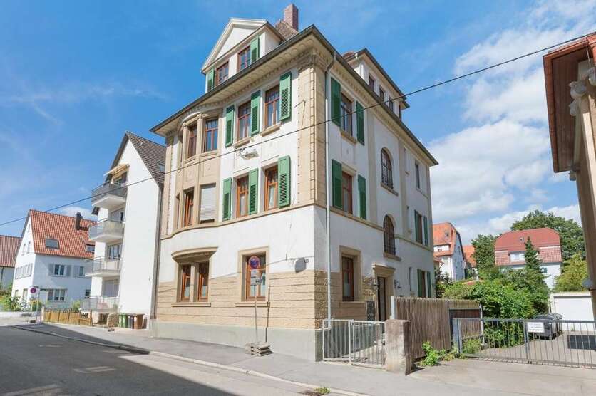 Haus zum Kaufen in Stuttgart Feuerbach 1.149.000 € 302 m²
