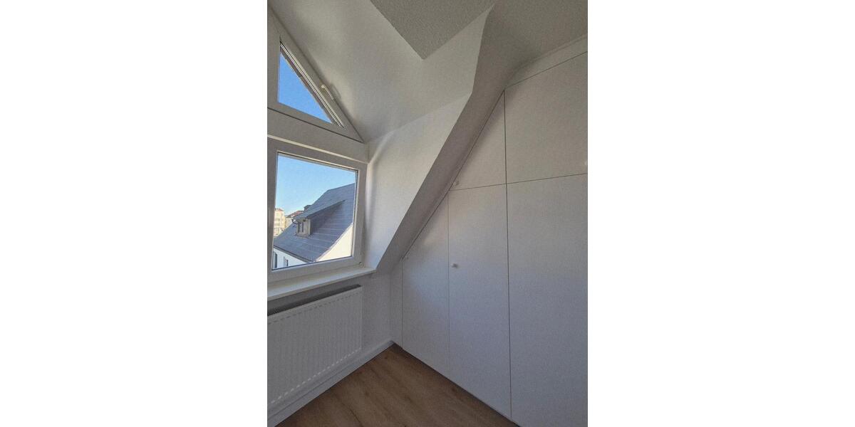 Dachgeschoßwohnung Stuttgart Luginsland - 2 Zimmer, 68 m&sup2;, 850&euro; | Angebot:26348636