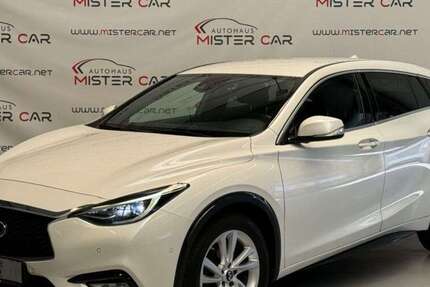 INFINITI Q30