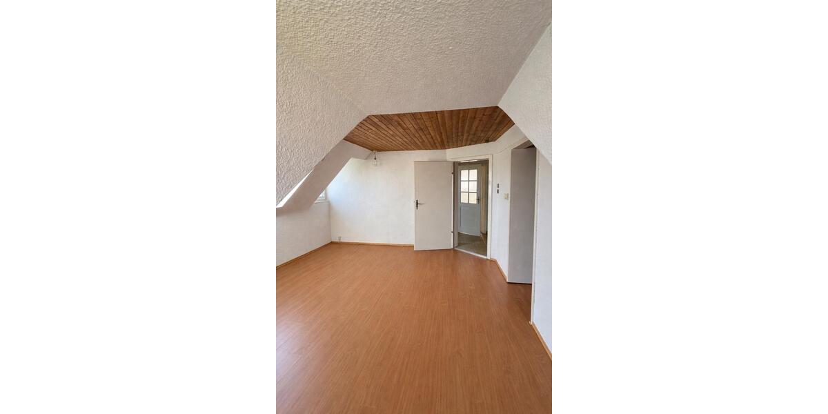 Dachgeschoßwohnung Stuttgart Bad Cannstatt - 3 Zimmer, 48 m&sup2;, 900&euro; | Angebot:26409398