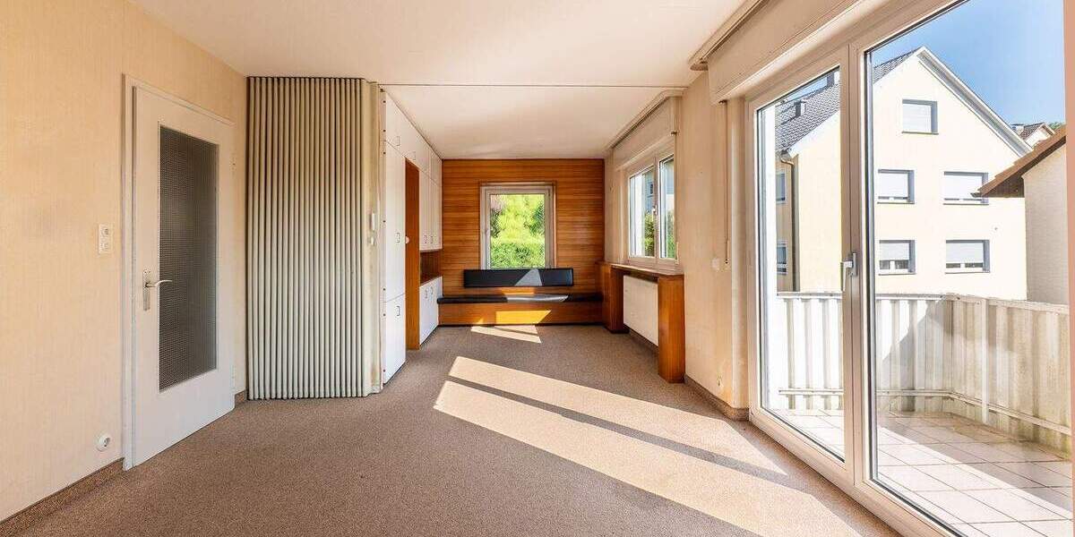 Freistehendes Ein-Zweifamilienhaus mit schönem Garten 8 zimmer