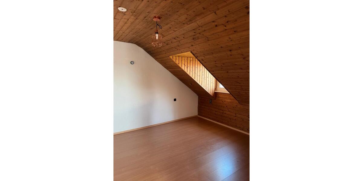 Dachgeschoßwohnung Stuttgart Bad Cannstatt - 3 Zimmer, 48 m&sup2;, 900&euro; | Angebot:26409398