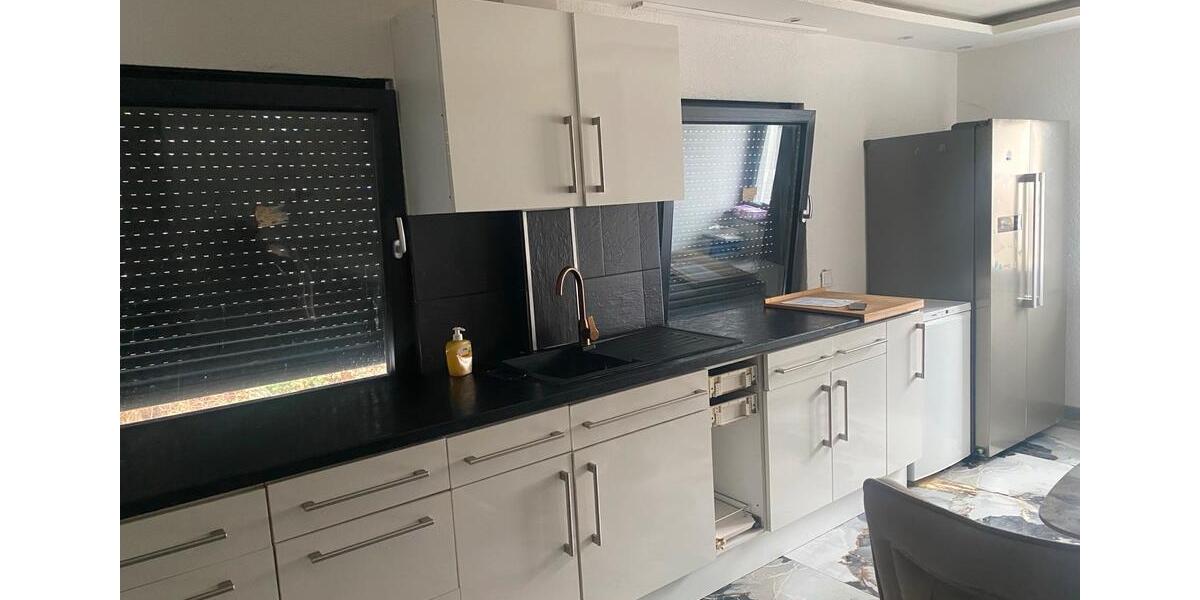 Einfamilienhaus Nürtingen - 6 Zimmer, 250 m&sup2;, 2.300&euro; | Angebot:25047803