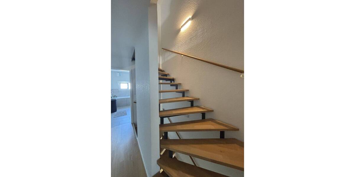 Reihenmittelhaus Freiberg am Neckar / Heutingsheim Heutingsheim - 4 Zimmer, 134 m&sup2;, 2.100&euro; | Angebot:26917533