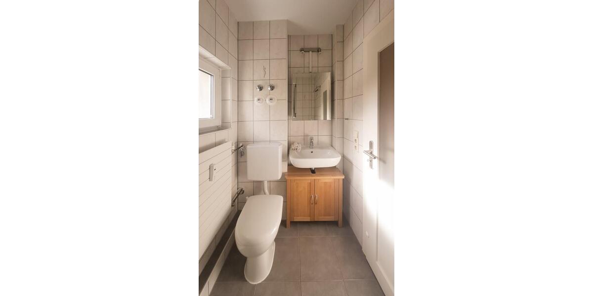 Hochparterre Stuttgart Degerloch - 1.5 Zimmer, 28 m&sup2;, 665&euro; | Angebot:26152553