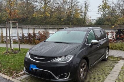 Chrysler Pacifica 95.000 km 18.500 € Stuttgart 70437
